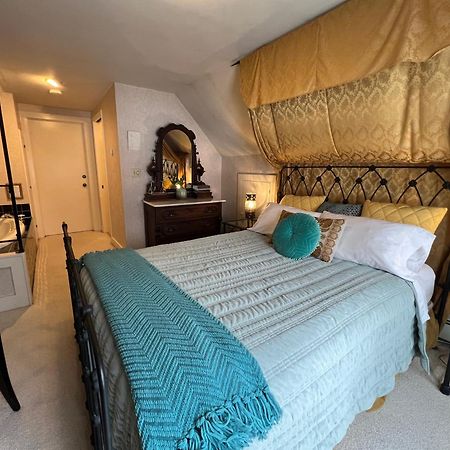 Astor House Bed and Breakfast Green Bay Exteriör bild
