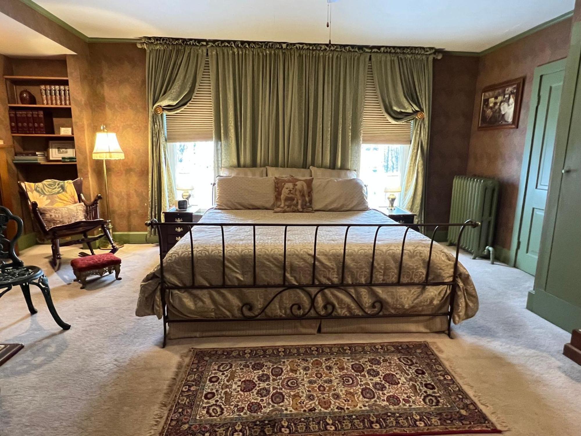 Astor House Bed and Breakfast Green Bay Exteriör bild