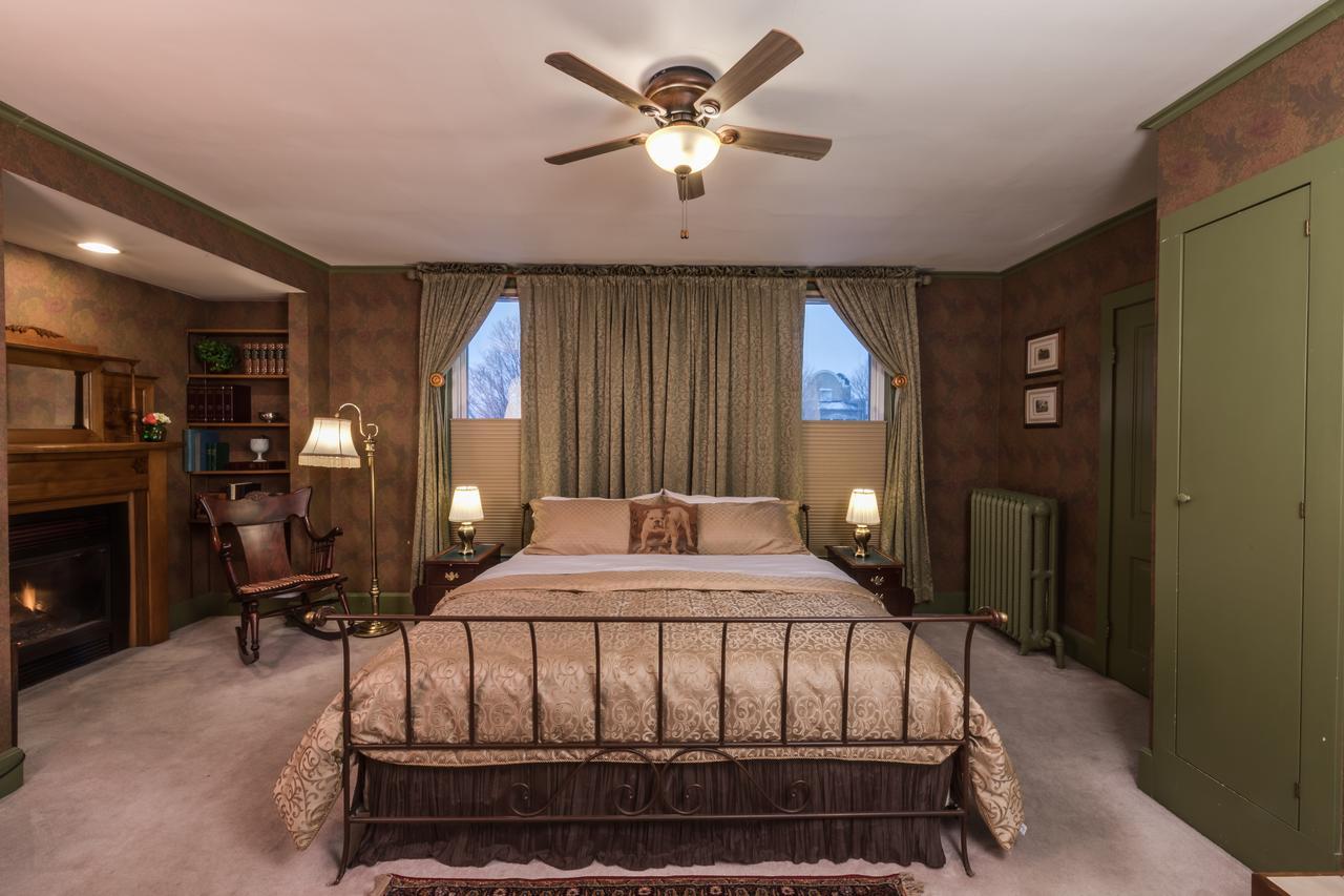 Astor House Bed and Breakfast Green Bay Exteriör bild