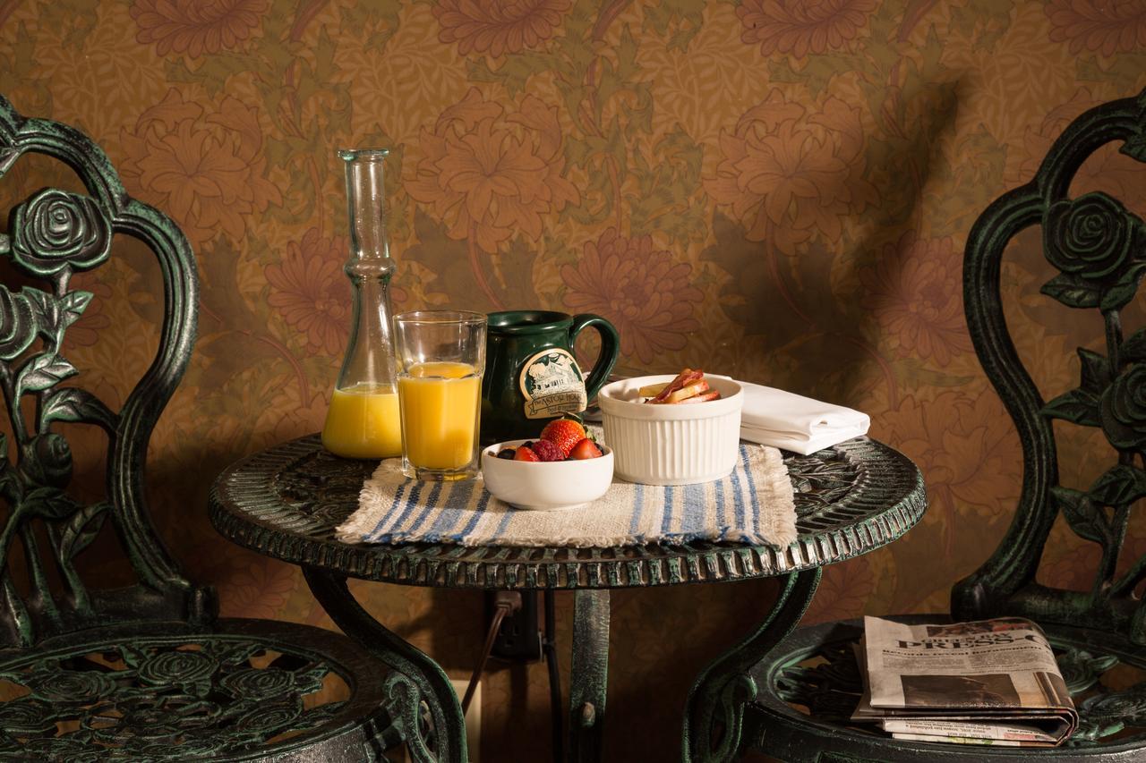 Astor House Bed and Breakfast Green Bay Exteriör bild