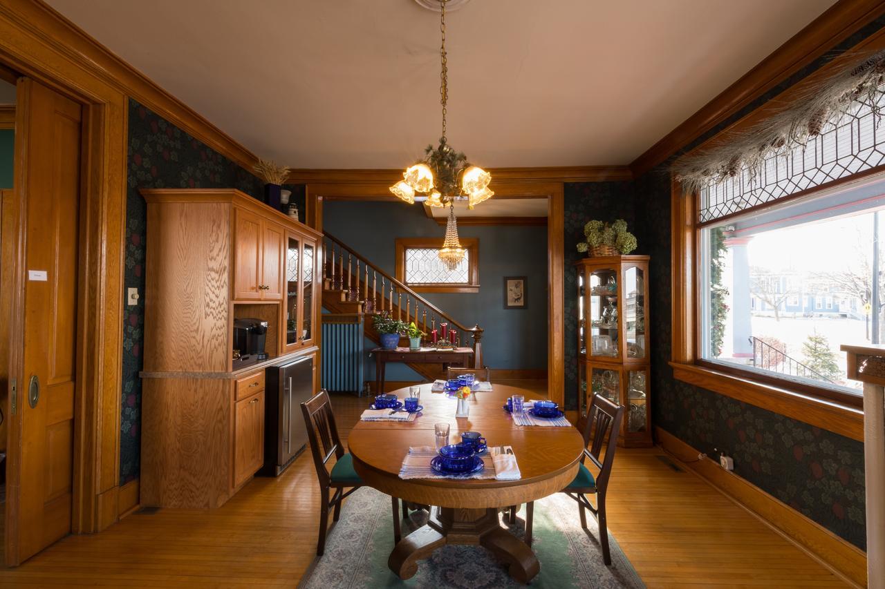 Astor House Bed and Breakfast Green Bay Exteriör bild